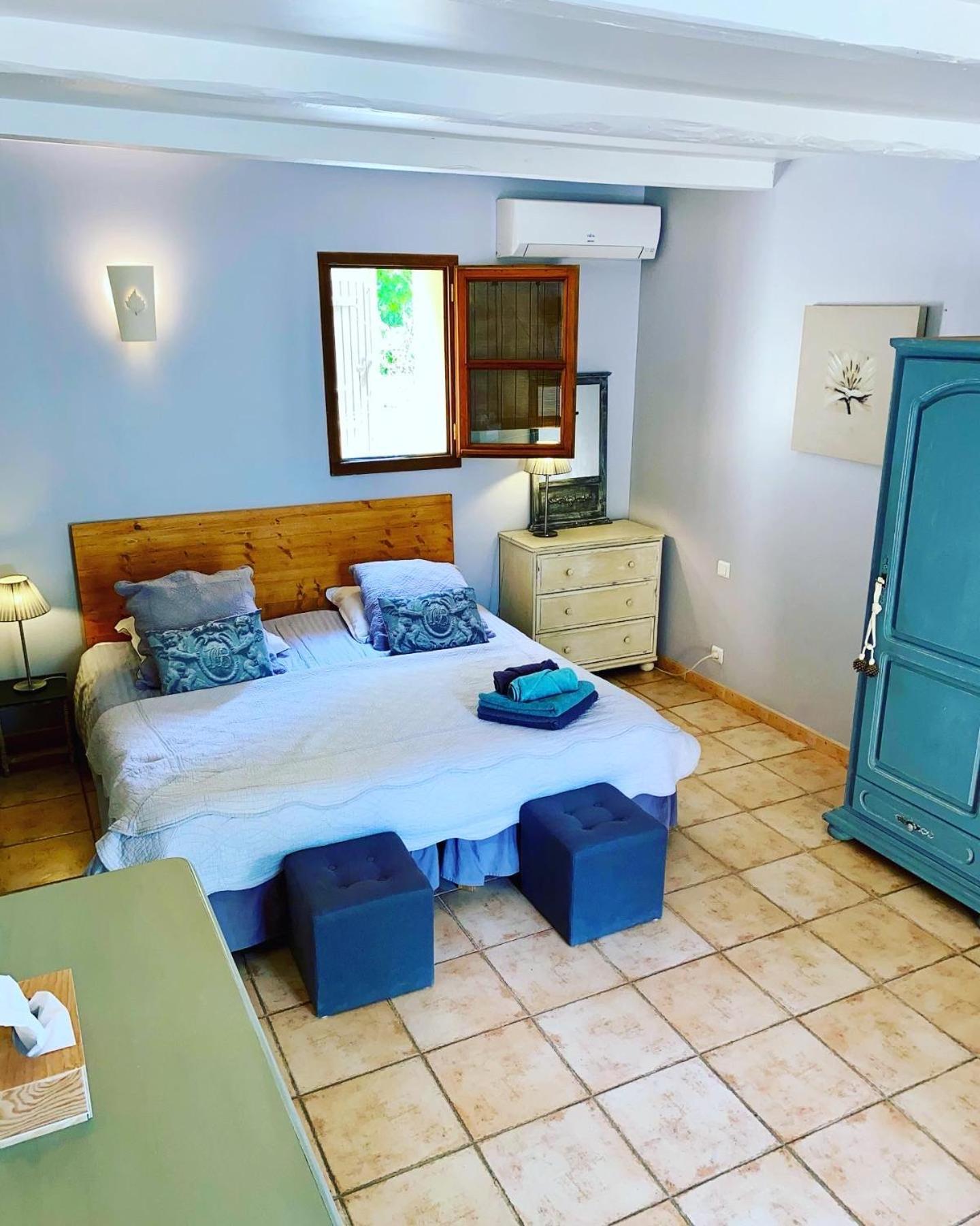 モントゥー Mas Les Fleurs D'Hilaire Bed & Breakfast エクステリア 写真